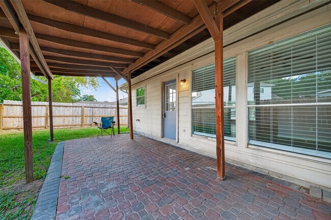 Building Photo - 18402 Willow Moss Dr