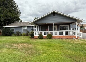Building Photo - Now renting 3 bedroom House