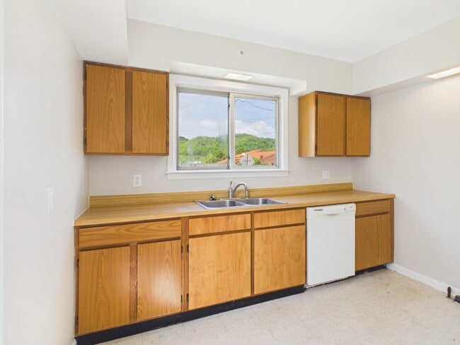 Building Photo - 1036 3rd St