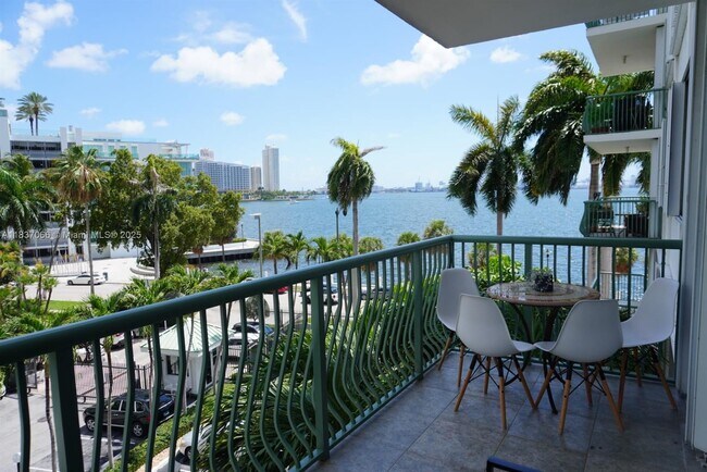 Building Photo - 1408 Brickell Bay Dr