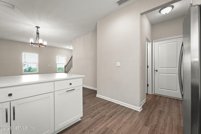 Building Photo - 54 St Barts Ave