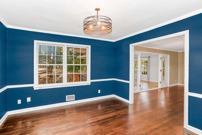 Building Photo - 3911 Ivy Rd NE