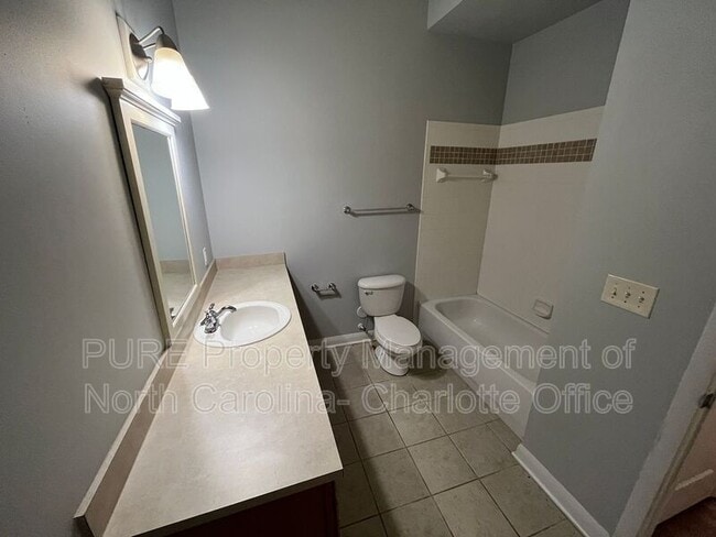 Building Photo - 462 New Bern Station Ct