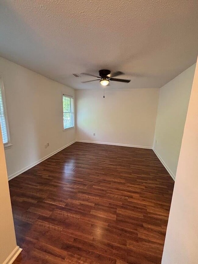 Building Photo - 3 Bedroom Townhouse available in Ashley Vi...