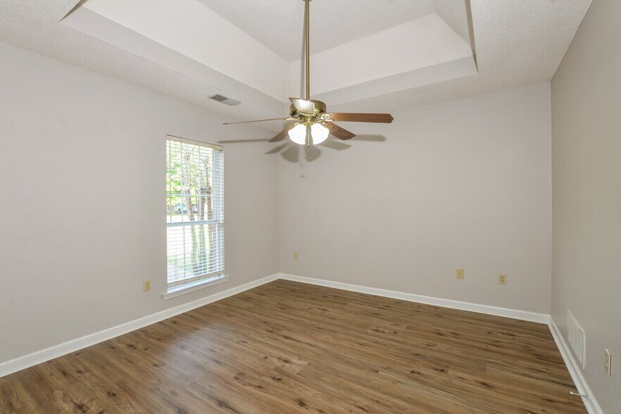 Building Photo - 6741 Crystal Dr