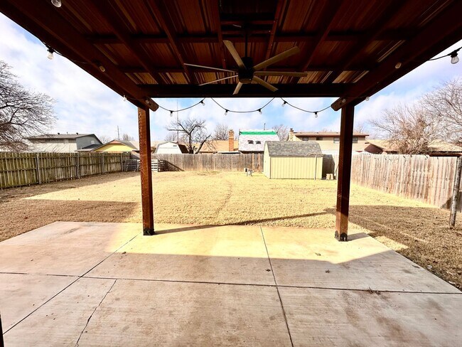 Building Photo - Spacious three bed home in Moore