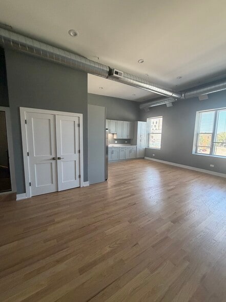 Building Photo - 2620 N Milwaukee Ave