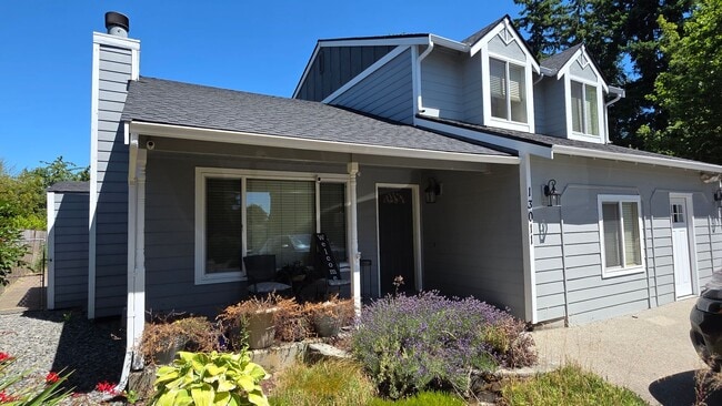 Building Photo - Heart of Puyallup Stunner; a Must See!