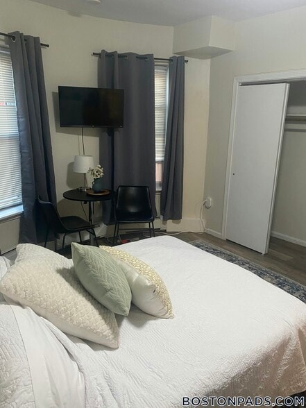 Building Photo - 10 Wait St