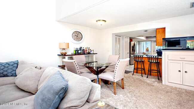 Building Photo - 437 W 9th St