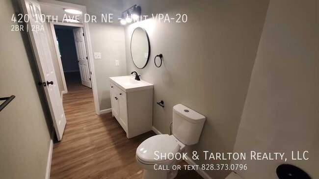 Building Photo - 420 10th Ave Dr NE