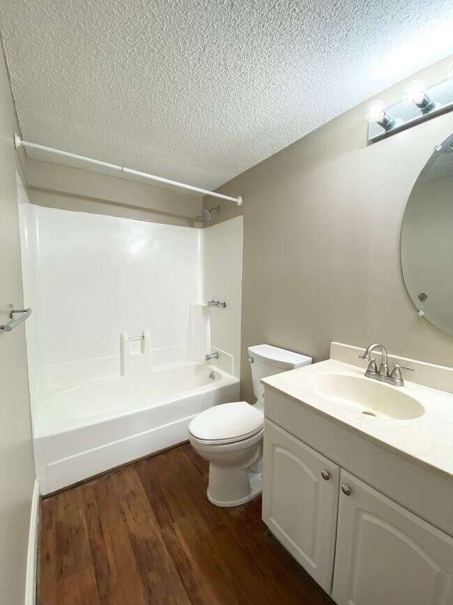 Building Photo - wh606