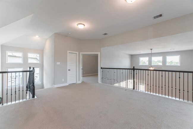 Building Photo - 2016 Woodland Park Ct