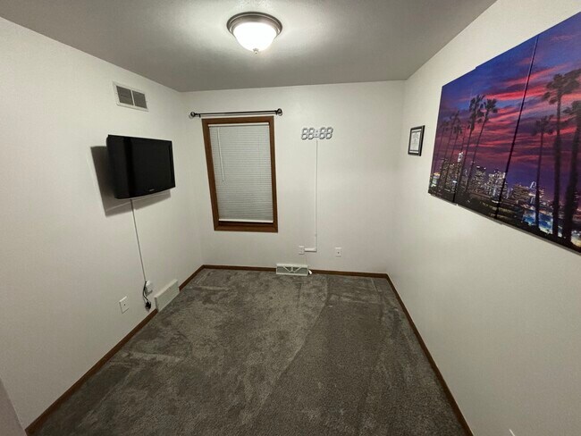 Building Photo - 4052 S Brust Ave