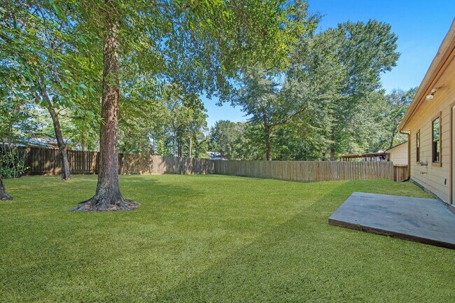 Building Photo - Live just steps from Lake Conroe in this beautifully maintained 3-bedroom, 2-bath home located in...
