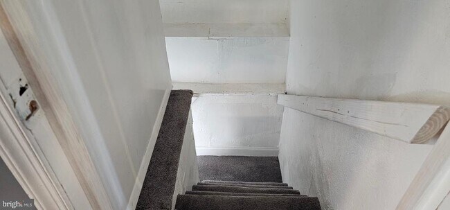 Building Photo - 1221 Poplar Grove St