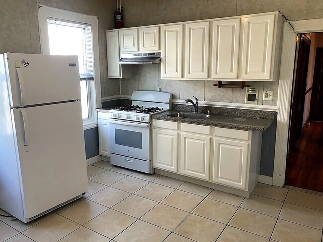 Building Photo - 28 Litchfield St