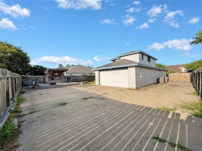 Building Photo - 15334 Barataria Dr