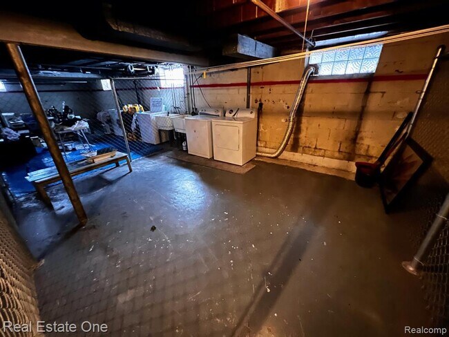 Building Photo - 463 N Eton St