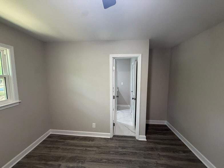 Building Photo - Room in House on Heritage Hills Cir