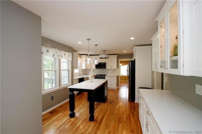 Building Photo - 145 Settlers Ridge Rd