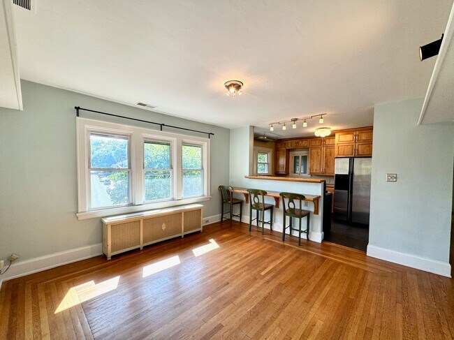 Building Photo - 505-507 W McMillan