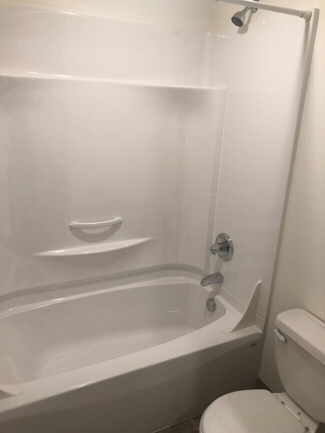 Building Photo - Total Remodel! Two Bedroom Duplex in North Salem