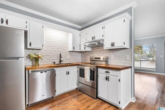 Building Photo - 5757 Hanover Cir