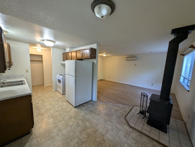Building Photo - Two Bedroom for Rent in Brownsville! Large & Private Lot, Pets Allowed, Close to Bases & More!