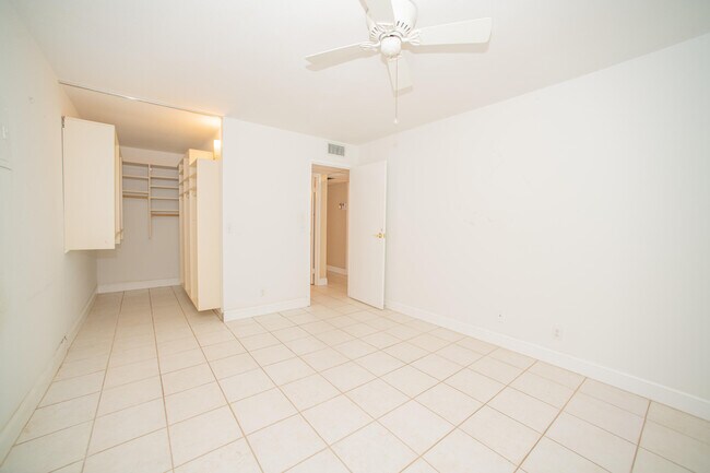 Building Photo - 101 Waterford D