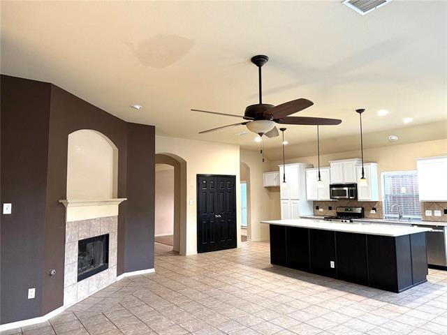 Building Photo - 2617 Independence Dr