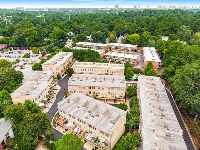Building Photo - 523 Ansley Cir NE