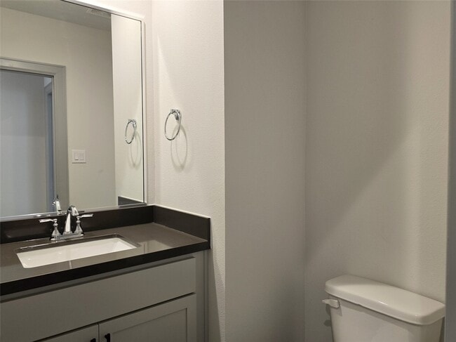 Building Photo - 611 Emile St