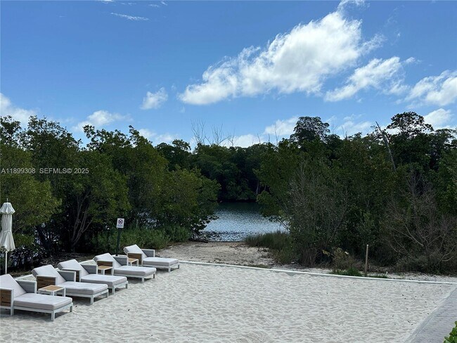 Building Photo - 16385 Biscayne Blvd