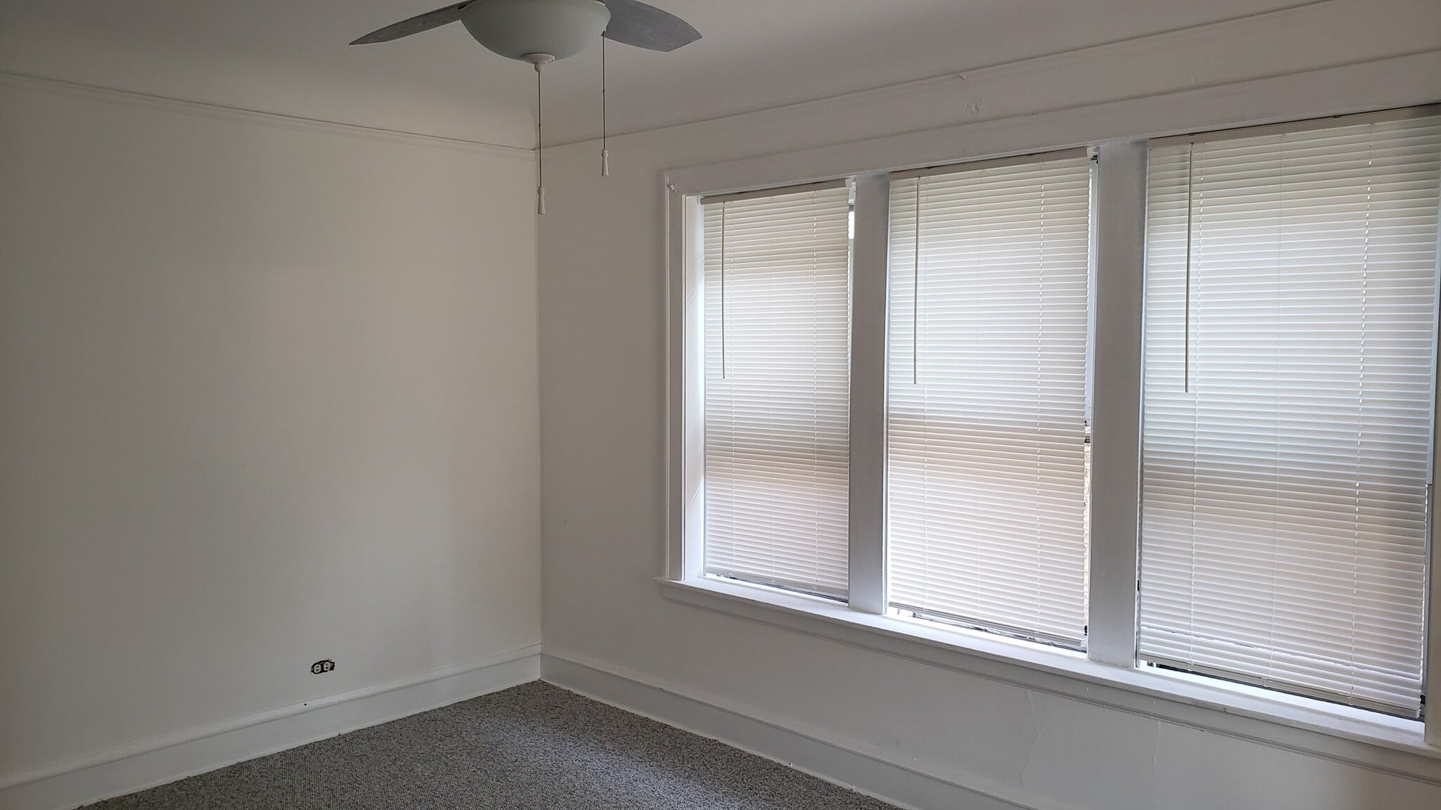 Large Den / Dining Room - 7918 Karlov Ave