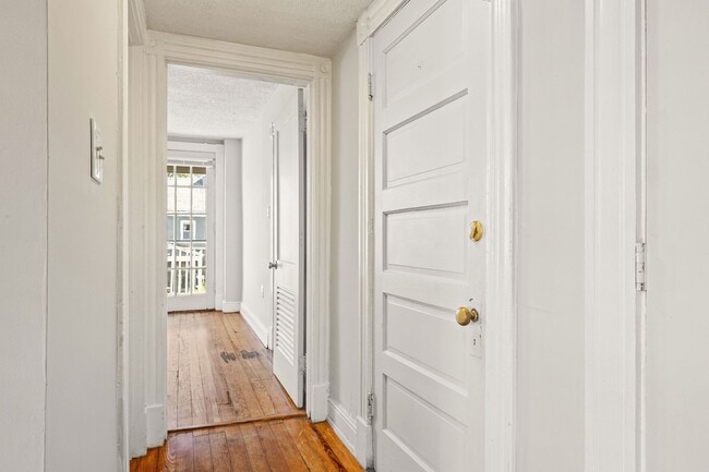 Building Photo - 2605 Parkwood Ave