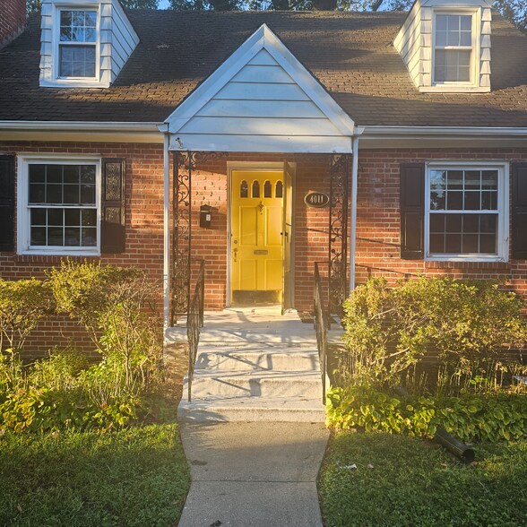 Building Photo - 4011 Augusta Ave