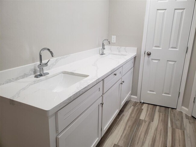 Building Photo - 9122 Chesney Downs Dr