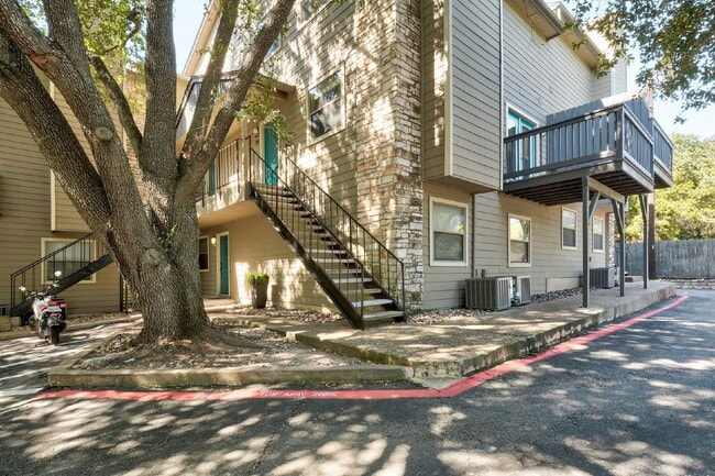 Building Photo - 6700 Cooper Ln