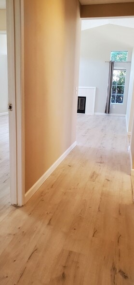Building Photo - 25422 Lavender Cir