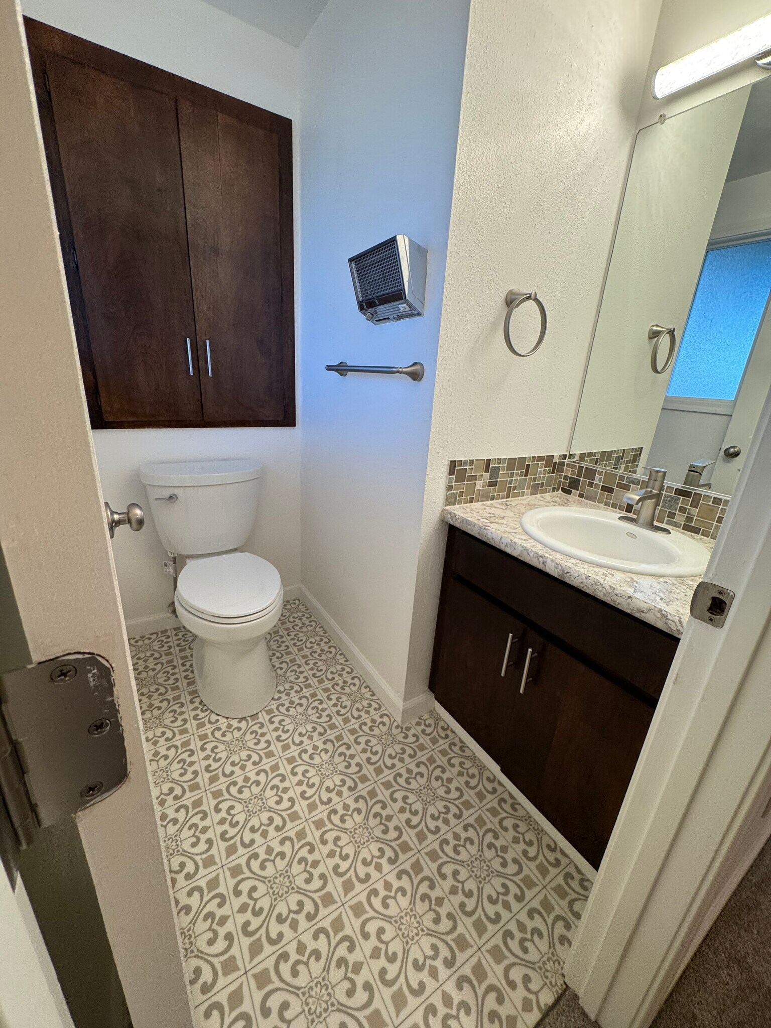 Half bath in larger bedroom - 15320 NE 31st St