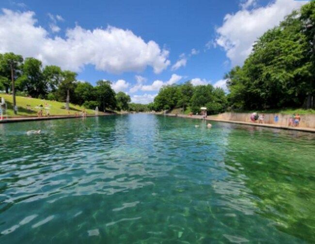 Building Photo - 2703 S 2nd St