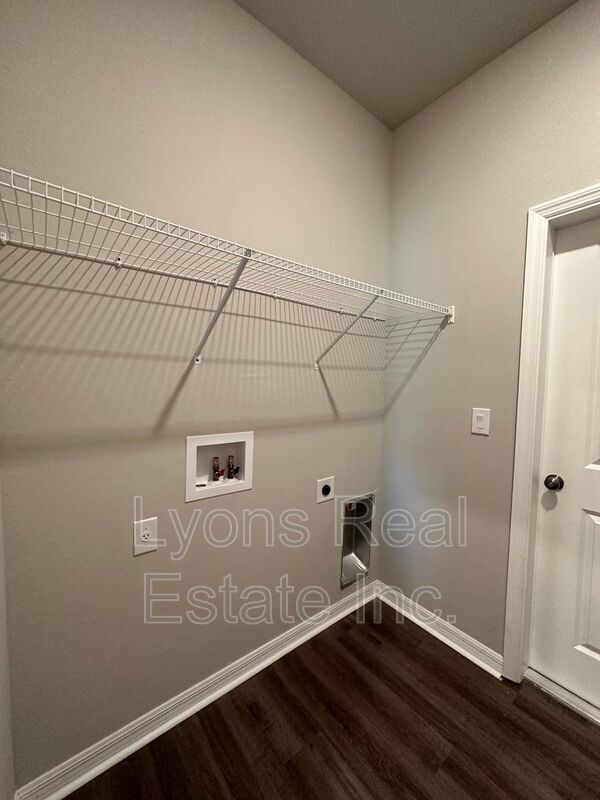 Building Photo - 2492 Sparkle Ln