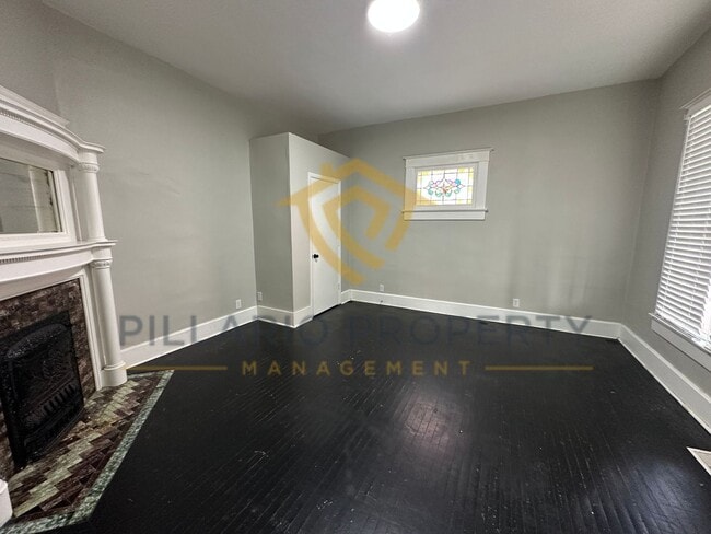 Building Photo - Charming 2-Bedroom Home with Modern Finish...