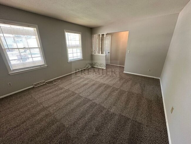 Building Photo - 4 bd/1.5 ba house Rent $1475 -11808 Smalle...