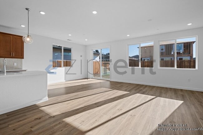 Building Photo - 1710 Halo Ave