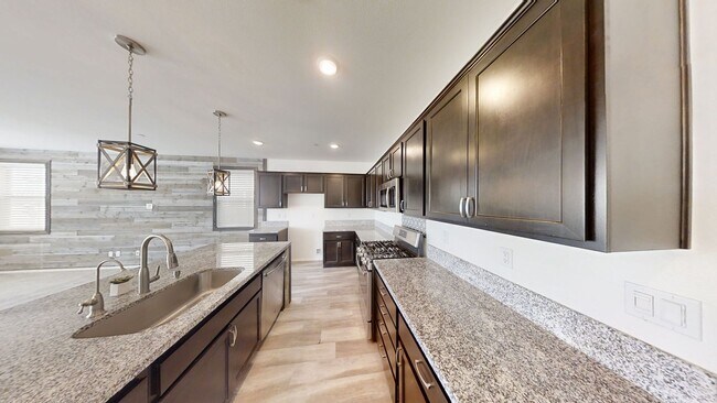 Building Photo - Beautiful 2 Story 4 Bedroom 3 Bathroom hom...