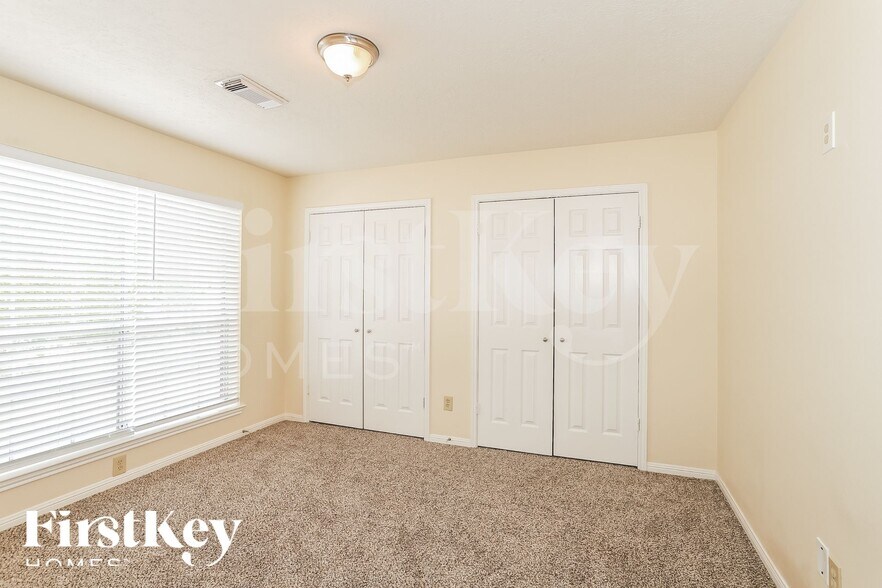 Building Photo - 20514 Hampshire Rocks Dr