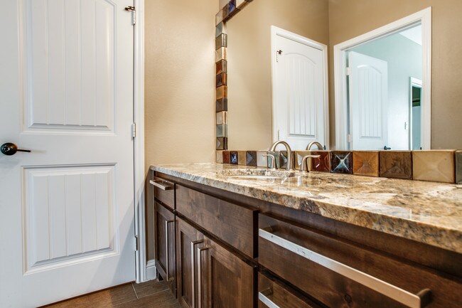 Building Photo - 3141 Greene Ave