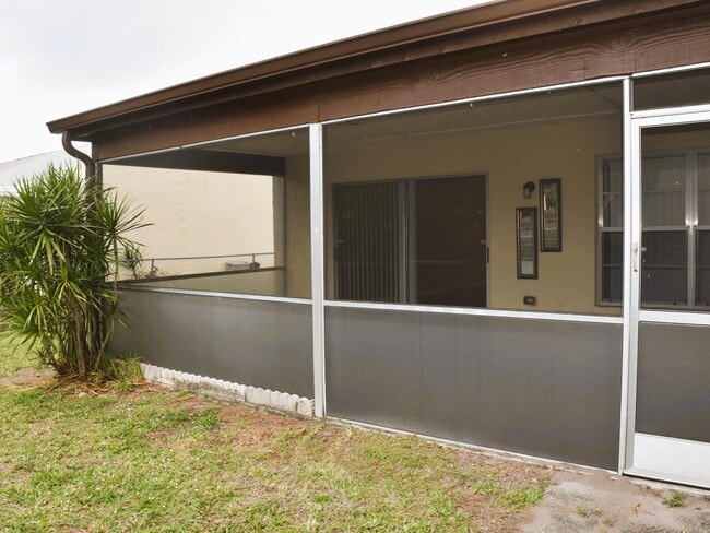Building Photo - 163 Pinewood Ct